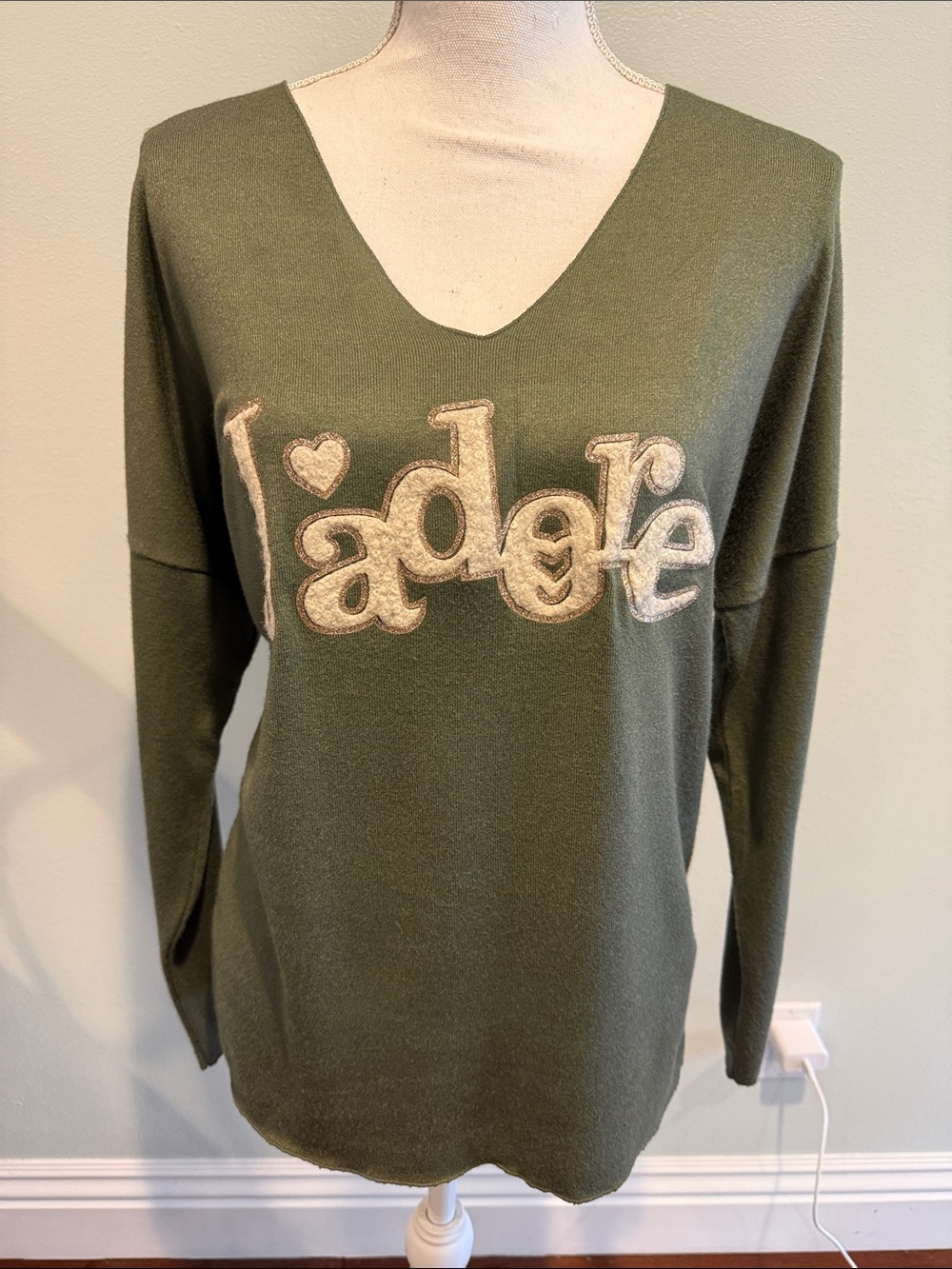 NWTS VIVICGY 'J'adore' V-Neck Women's Sweater From ITALY CROCHETED OS
